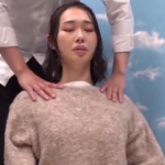 ミラー越しの密着マッサージで不倫欲高まる人妻